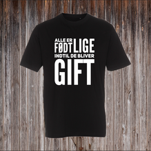 Indlæs billede til gallerivisning ALLE ER FØDT LIGE INDTIL DE BLIVER GIFT 2